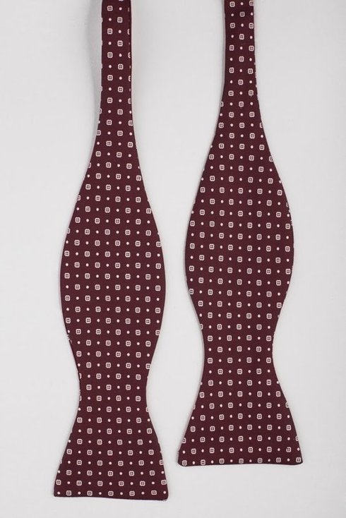 Burgundy Macclesfield bow tie 