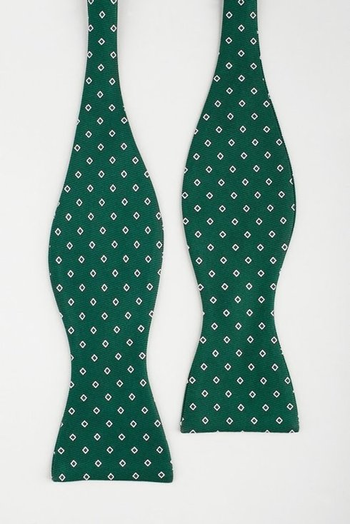 Green Macclesfield bow tie with diamond pattern