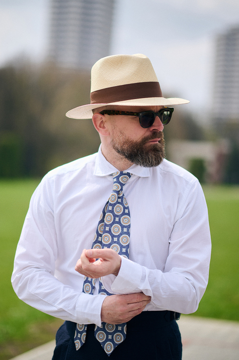 Panama hat with navy brown rep