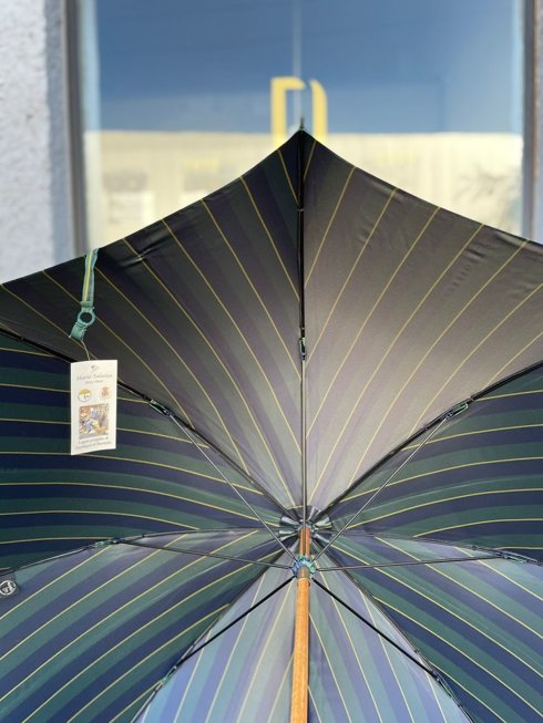 Drewniany parasol z manufaktury Mario Talarico 