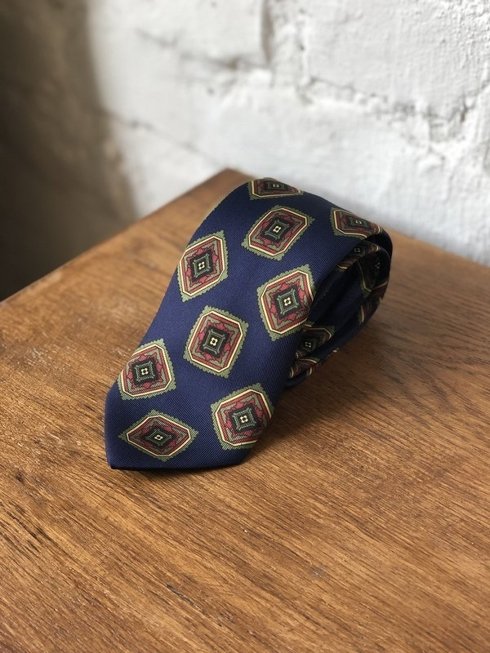 Krawat z jedwabiu Macclesfield granatowy w medaliony